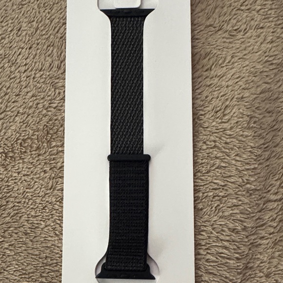 NWT - MFFG4AM/A Apple Watch 42mm - Dark Grey Sports Loop - Picture 5 of 5